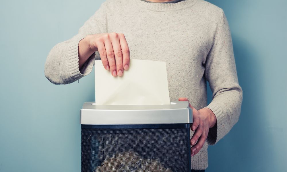 How To Operate a Paper Shredder Safely and Efficiently