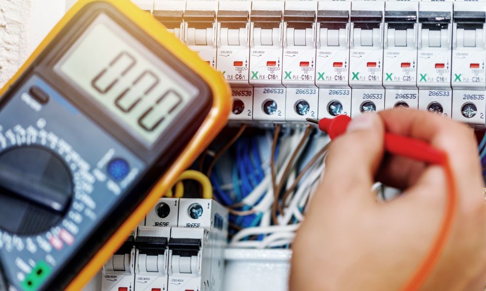 5 Reasons Why You Should Hire an Electrician