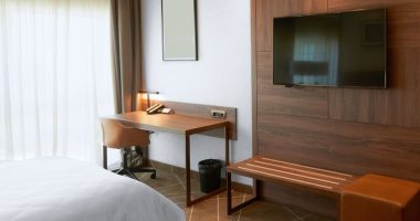 Benefits of Smart TVs for Your Hotel Rooms